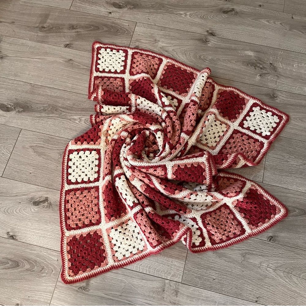 Gingham Maroon Cream Granny Square Crochet Vintage Throw Blanket  45”x60”